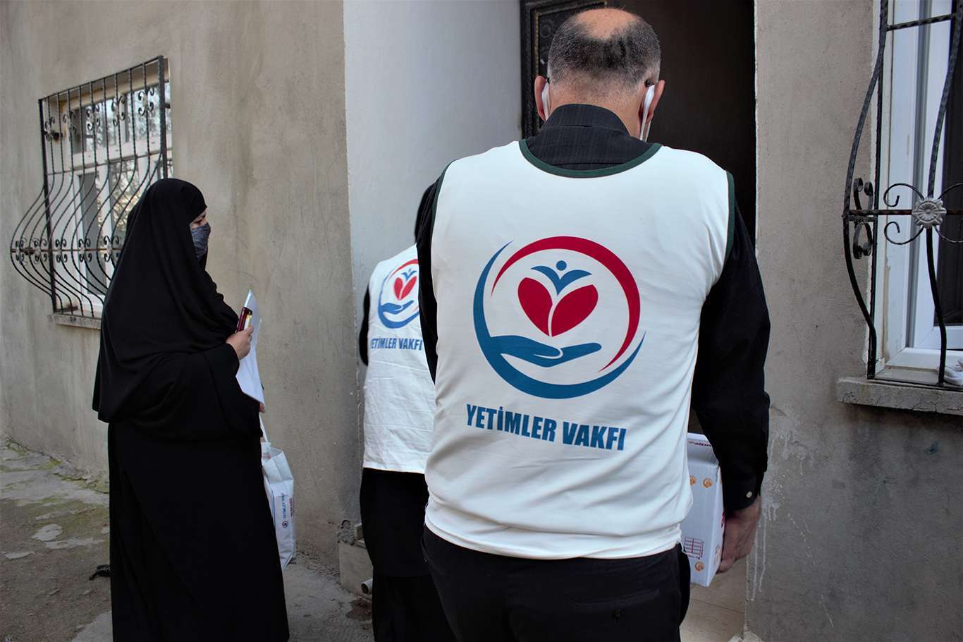 European Yetim Eli delivers food aid to hundreds of families in southeastern Turkey